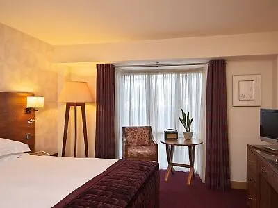 Отель Brooks 4*