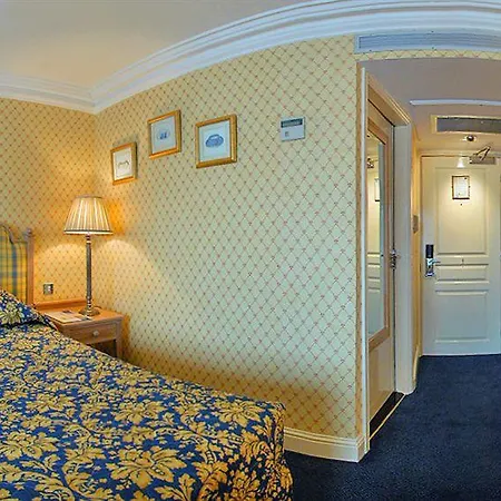 Отель Brooks 4*