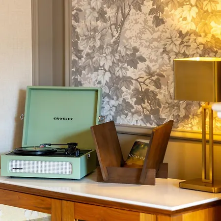 Brooks Hotel 4*